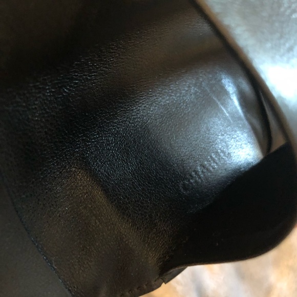 Chanel Caviar Leather Quilted Black six Key Ring Holder with Gold Plate - Picture 8 of 8